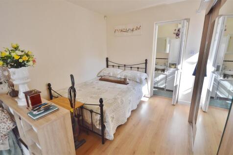 OPEN PLAN LOUNGE BEDROOM