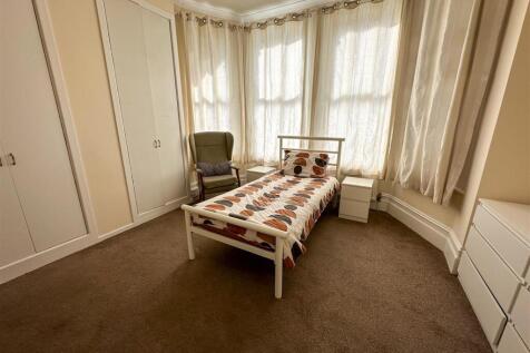 BEDROOM 22