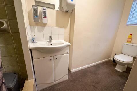 EN-SUITE STAFF SHOWER ROOM