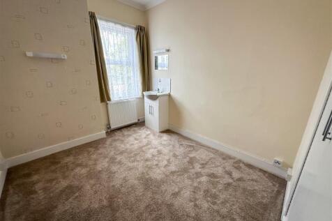 BEDROOM 18