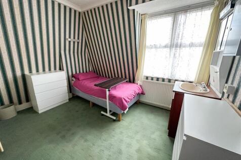 BEDROOM 17