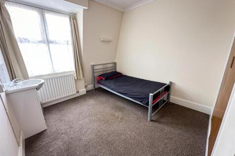 BEDROOM 16