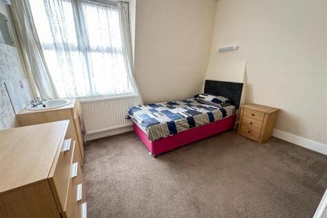 BEDROOM 14