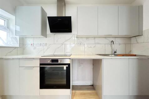 LOUNGE KITCHENETTE