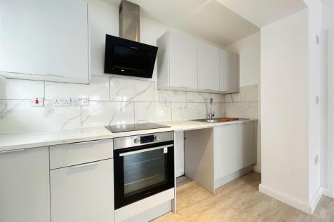 LOUNGE KITCHENETTE