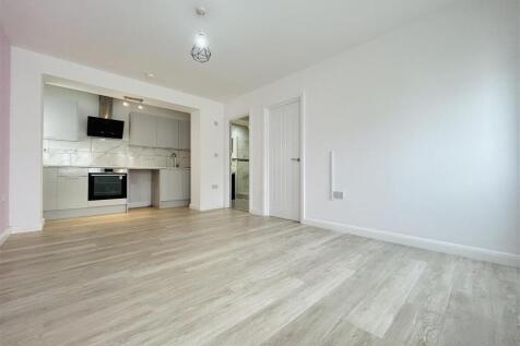 LOUNGE KITCHENETTE