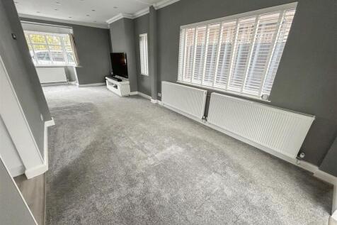 ALTNERATIVE VIEW OF LONGE/DINER