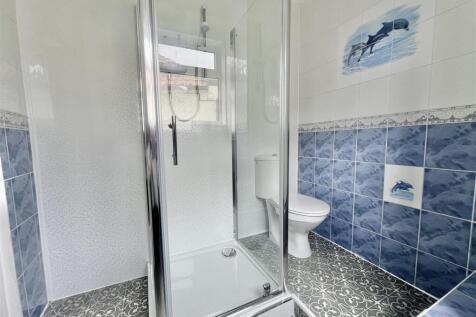 GROUND FLOOR SHOWER ROOM