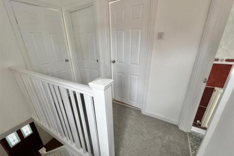 FIRST FLOOR LANDING