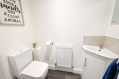 GROUND FLOOR CLOAKROOM