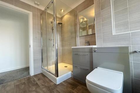 ALTERNATIVE VIEW OF BATHROOM