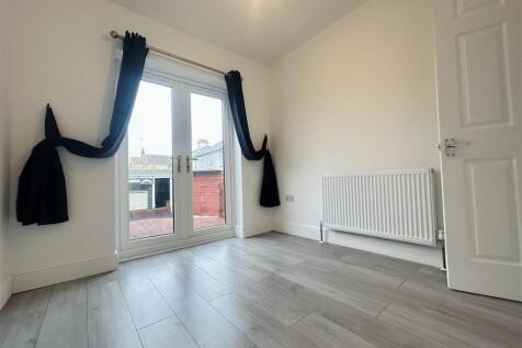 RECEPTION ROOM/DOWNSTAIRS BEDROOM