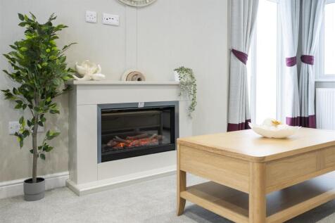 ALTERNATE VIEWS OF LOUNGE