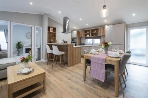 KITCHEN & LIVING AREA