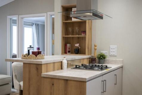 KITCHEN & LIVING AREA