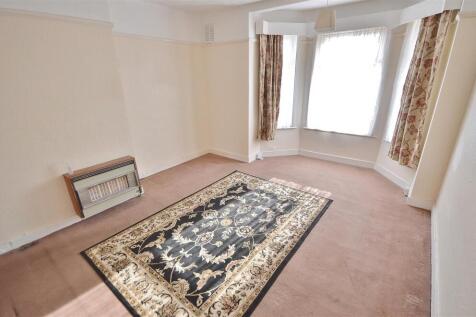 APARTMENT E / BEDROOM