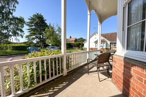 FRONT COVERED VERANDA