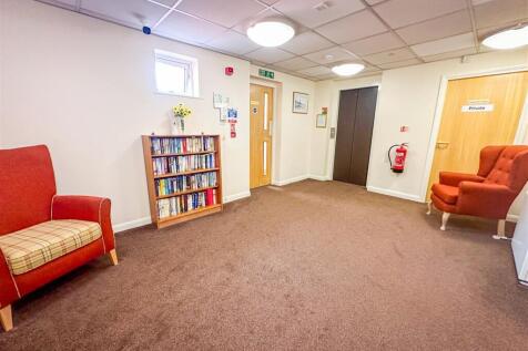 COMMUNAL ENTRANCE HALLWAY