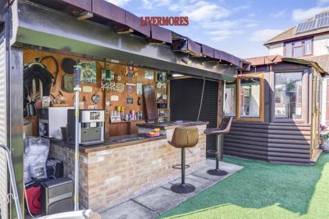 Outside Bar