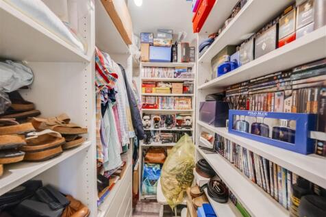 Walk-In Wardrobe
