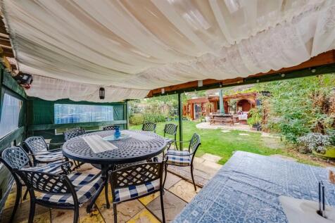 Covered patio area