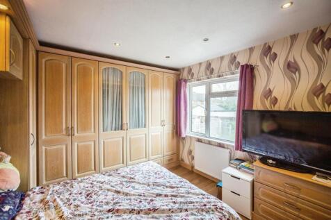 Bedroom 1.jpg