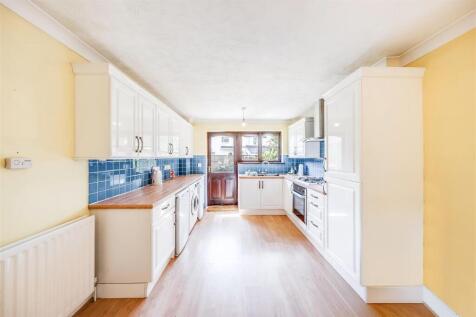 Kitchen 2.jpg