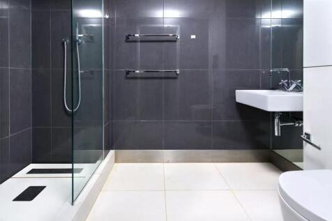 5.04 shower and toilet.jpg