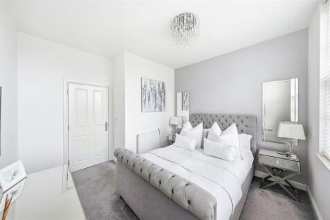 bedroom lights off 2.jpg