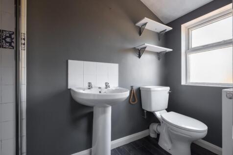 No 19 - Shower Room