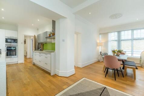 Kitchen/Dining Area