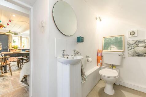 Cloakroom / W C