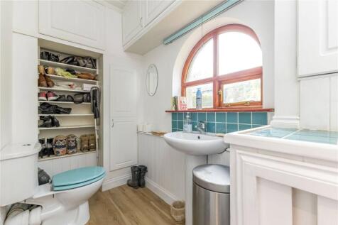 Cloakroom / Wc