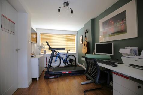 Playroom/office