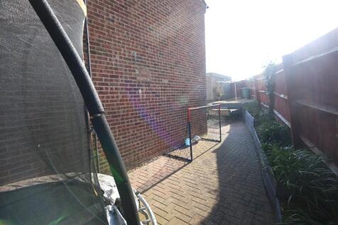 Side garden 