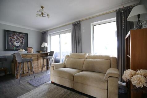 Sitting/dining room 