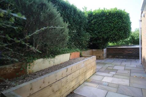 Side garden 