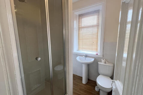 Flat 1 - Bathroom