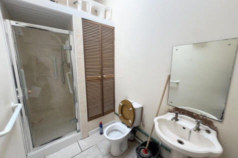 Flat 3 - Bathroom