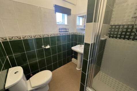 Flat 4 - Bathroom