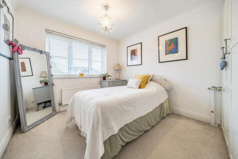 1370151-6-68f66b2...