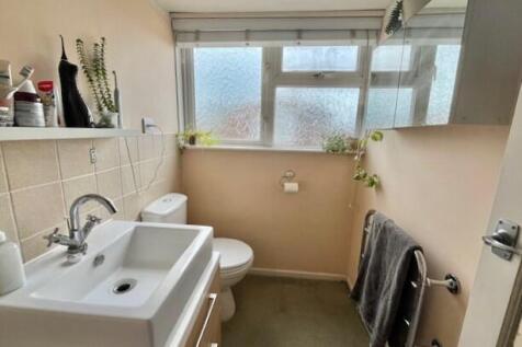 First Floor Cloakroom