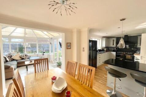 Kitchen / Dining