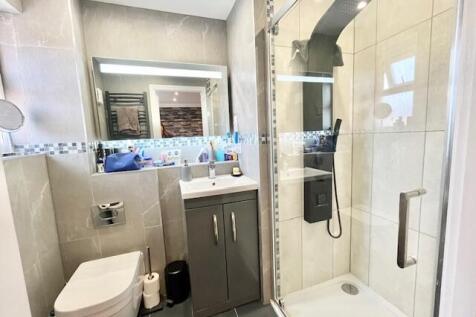 En Suite (Bed 2)