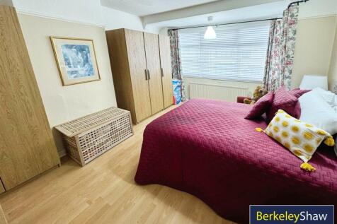 Bedroom 1 (2)