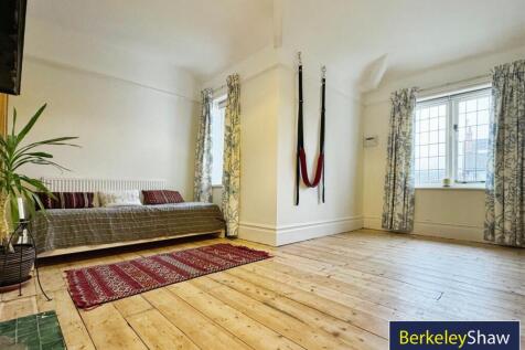 Bedroom 2 (2)