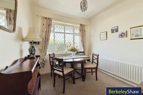Bedroom 2/ Dining Room