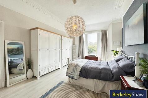 Bedroom 1 (2)