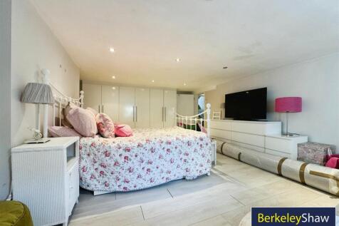Bedroom 2 (2)
