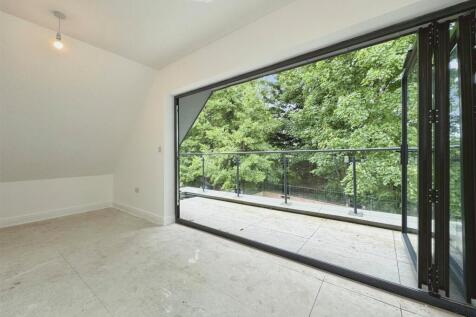 Bi-folding doors to balcony